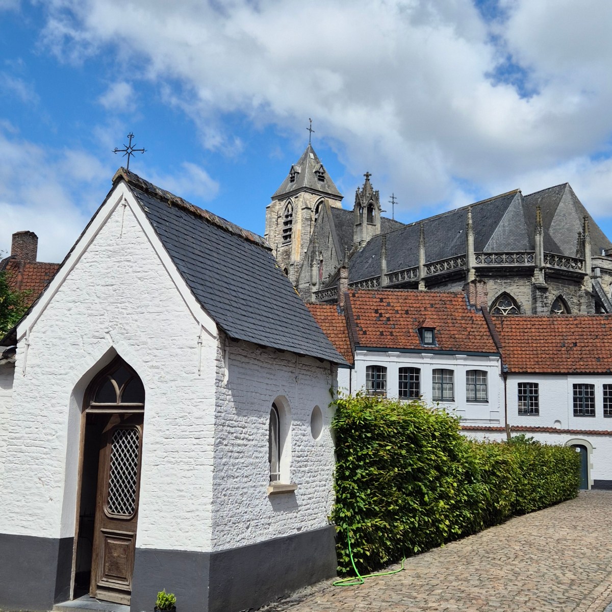 Kortrijk Ontdekken: Van UNESCO Werelderfgoed tot Drijvende Tuinen