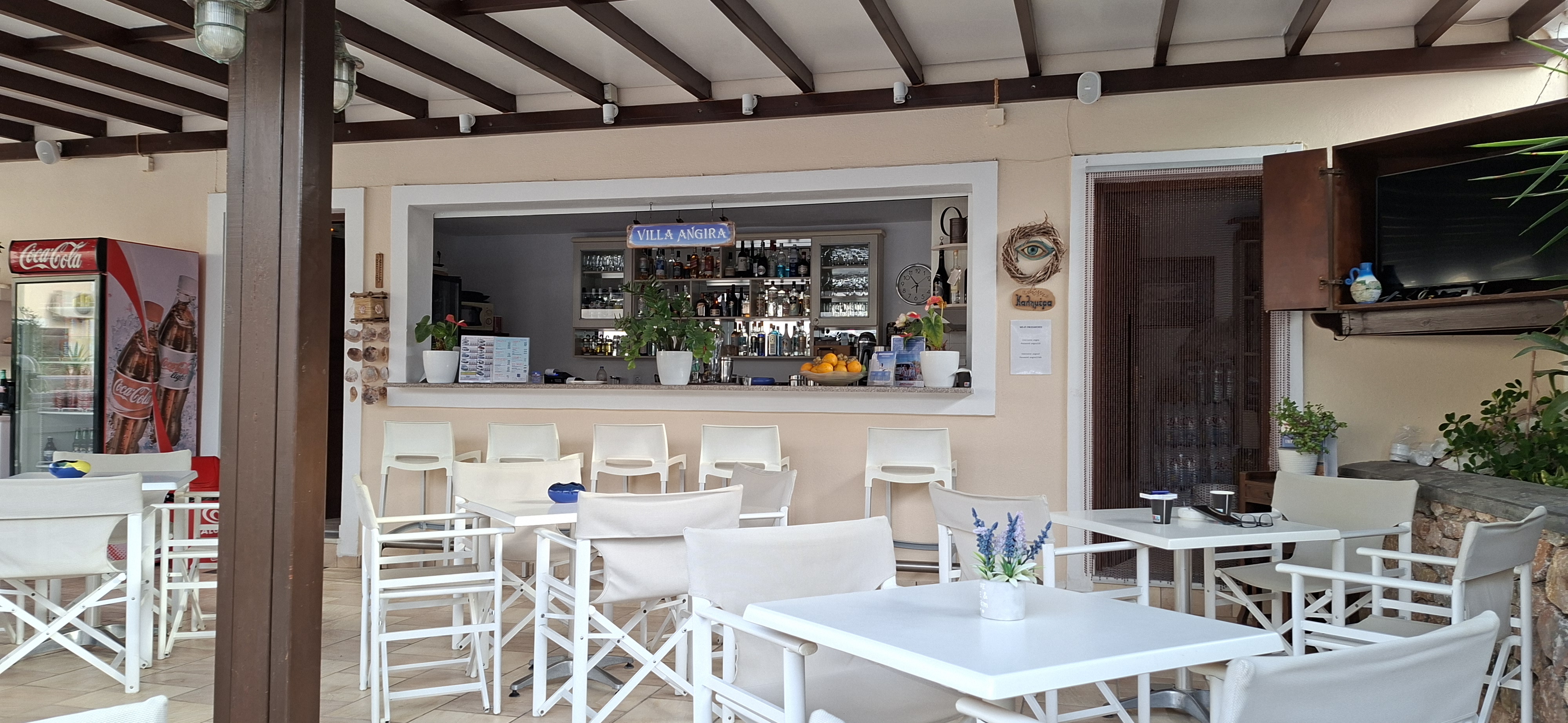 Ontbijtbuffet in villa Angira